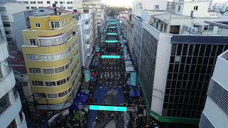 Visual COM y Burguesa Transforman la Entrada Gran Poder 2024 - Tecnología Innovadora: Pasarelas LED